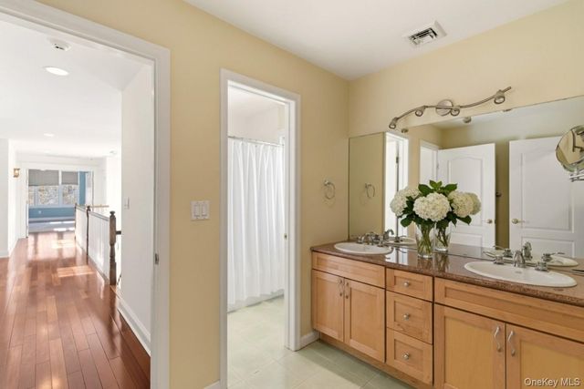 9 Mariners Court, Centerport, NY 11721