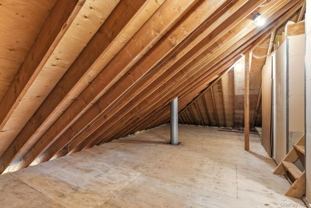 9 Mariners Court, Centerport, NY 11721