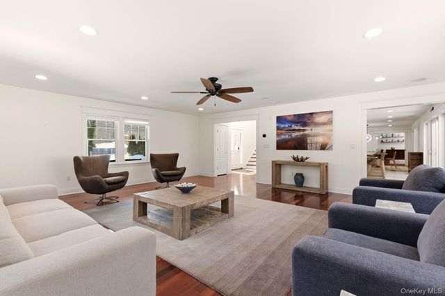 9 Mariners Court, Centerport, NY 11721