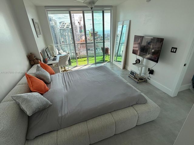 92 SW 3rd St 4804, Miami, FL 33130