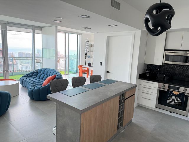 92 SW 3rd St 4804, Miami, FL 33130