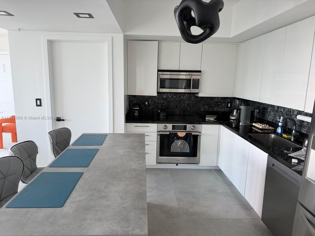 92 SW 3rd St 4804, Miami, FL 33130