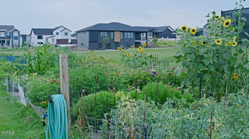 2007 Prairie Hawk Drive, Bismarck, ND 58503 photo 12