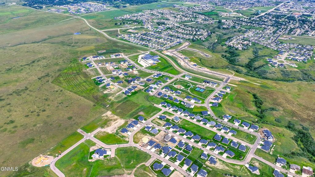 2007 Prairie Hawk Drive, Bismarck, ND 58503 photo 9