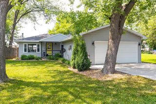 2946 SHADOW LANE, Oshkosh, WI 54901