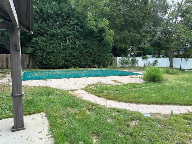 1385 Gardiner Drive, Bay Shore, NY 11706