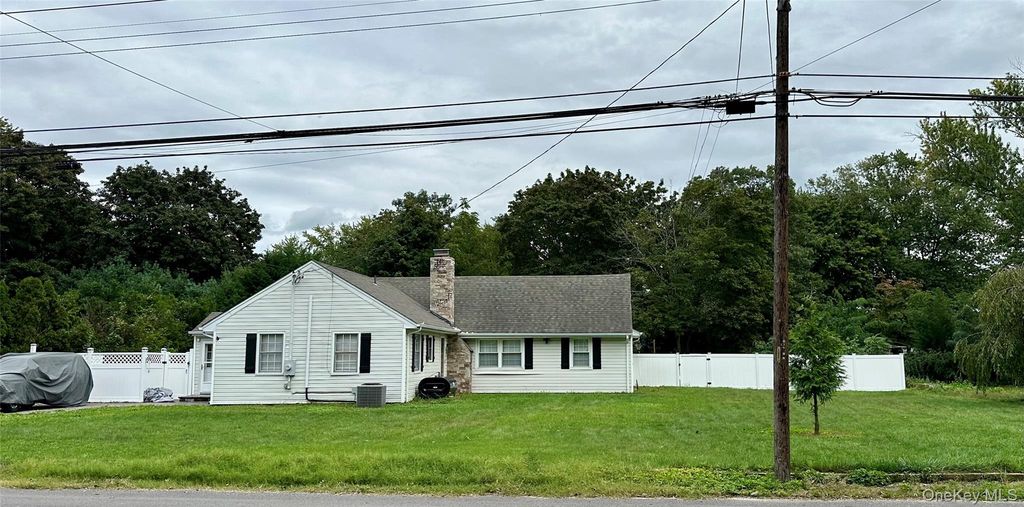 1385 Gardiner Drive, Bay Shore, NY 11706