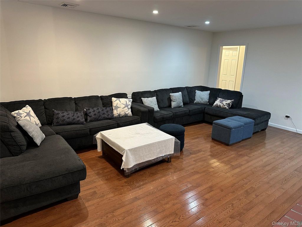 1385 Gardiner Drive, Bay Shore, NY 11706 — photo 2