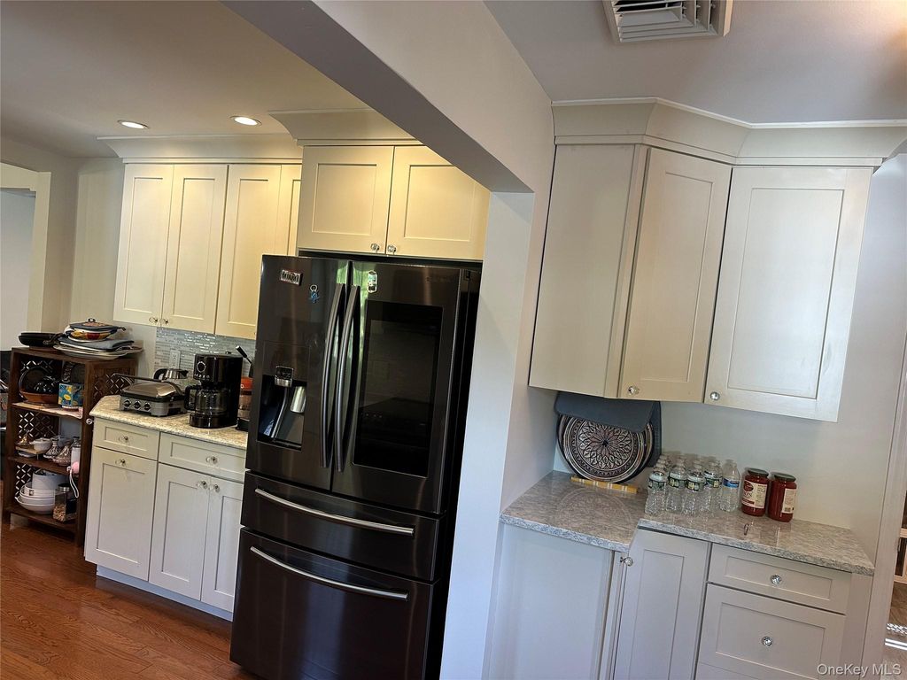 1385 Gardiner Drive, Bay Shore, NY 11706 — photo 3