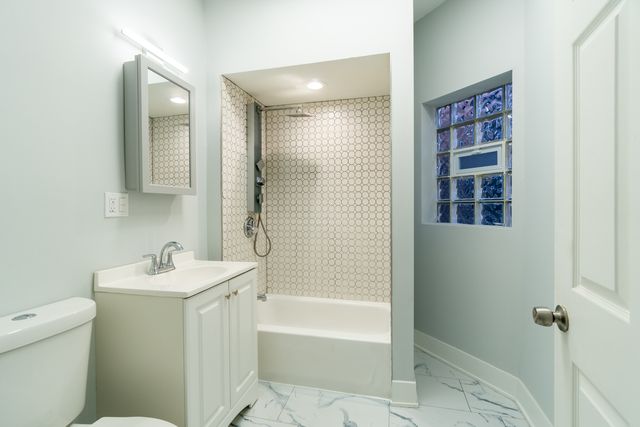 6961 S Eberhart Avenue, Chicago, IL 60637