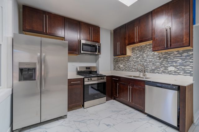 6961 S Eberhart Avenue, Chicago, IL 60637