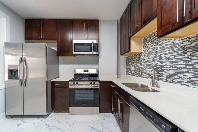 6961 S Eberhart Avenue, Chicago, IL 60637