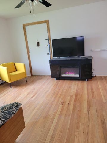 1725 Howard Avenue W 201, Des Plaines, IL 60018