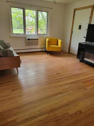 1725 Howard Avenue W 201, Des Plaines, IL 60018