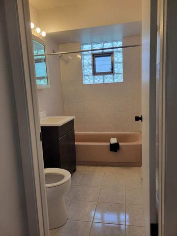 1725 Howard Avenue W 201, Des Plaines, IL 60018