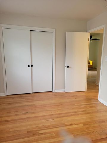 1725 Howard Avenue W 201, Des Plaines, IL 60018