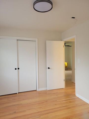 1725 Howard Avenue W 201, Des Plaines, IL 60018