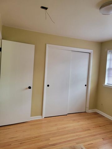 1725 Howard Avenue W 201, Des Plaines, IL 60018