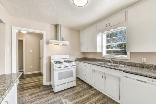 1525 Wayside Drive, Texas City, TX 77590