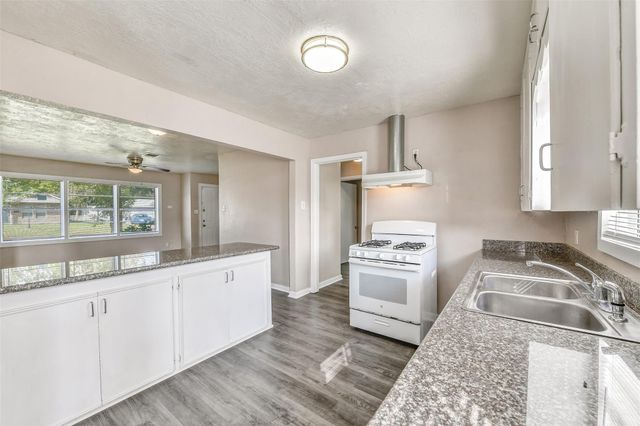 1525 Wayside Drive, Texas City, TX 77590