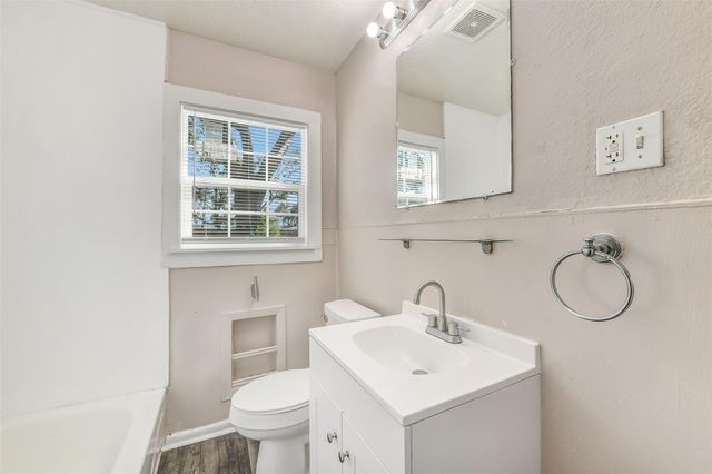 1525 Wayside Drive, Texas City, TX 77590