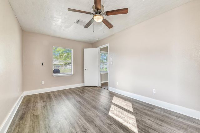 1525 Wayside Drive, Texas City, TX 77590