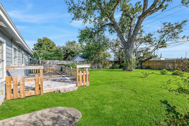 1525 Wayside Drive, Texas City, TX 77590