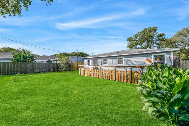 1525 Wayside Drive, Texas City, TX 77590