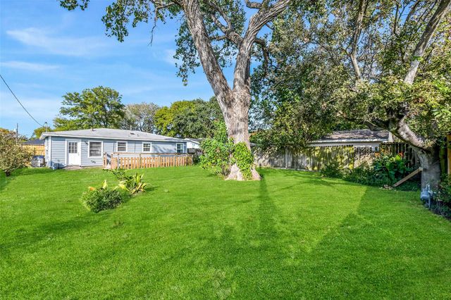 1525 Wayside Drive, Texas City, TX 77590