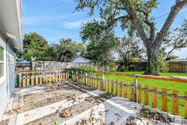 1525 Wayside Drive, Texas City, TX 77590