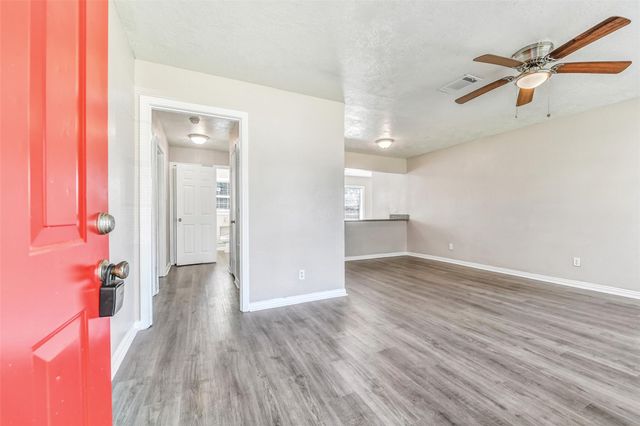 1525 Wayside Drive, Texas City, TX 77590