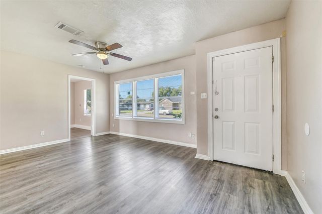 1525 Wayside Drive, Texas City, TX 77590