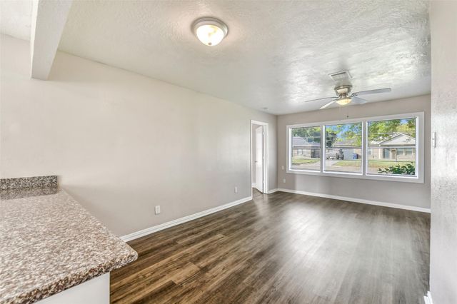 1525 Wayside Drive, Texas City, TX 77590