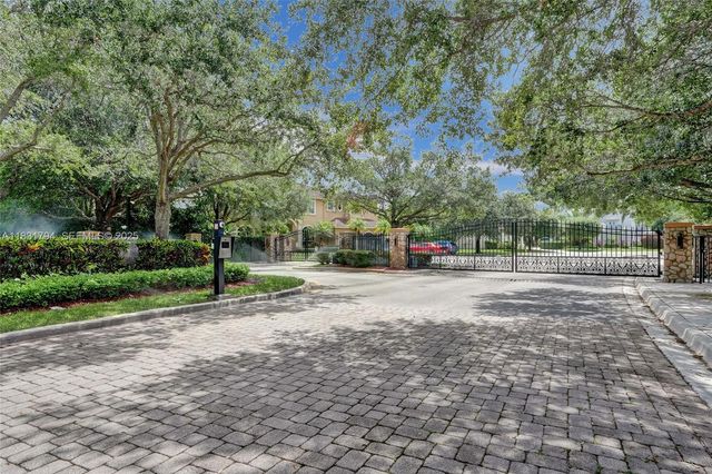 11056 Blackhawk Boulevard, Davie, FL 33328