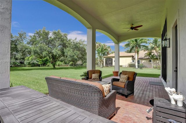 11056 Blackhawk Boulevard, Davie, FL 33328