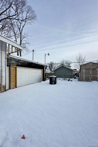 366 E Atherton Road, Flint, MI 48507