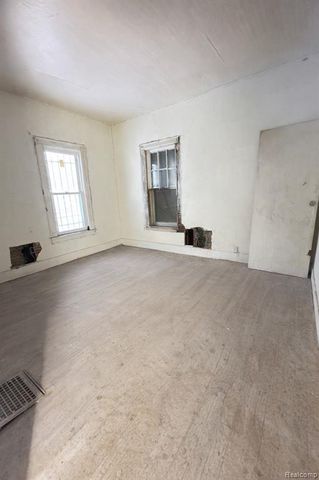 366 E Atherton Road, Flint, MI 48507