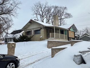 366 E Atherton Road, Flint, MI 48507