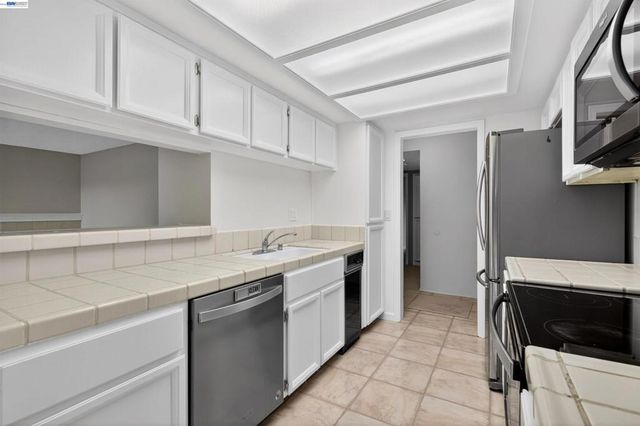 22139 22139 Castille Ln 55, Hayward, CA 94541