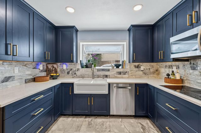 129 N Rainbow Ridge Circle, The Woodlands, TX 77381