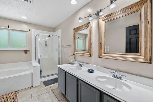 129 N Rainbow Ridge Circle, The Woodlands, TX 77381