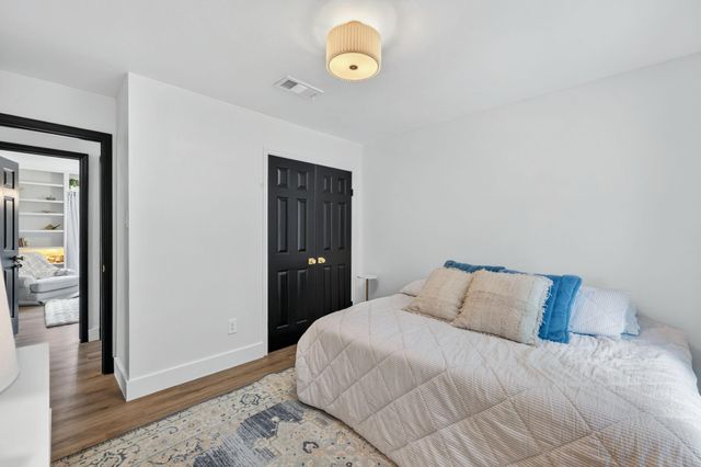 129 N Rainbow Ridge Circle, The Woodlands, TX 77381