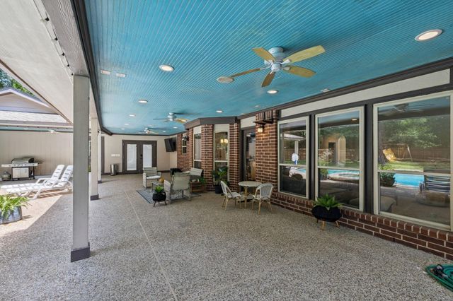 129 N Rainbow Ridge Circle, The Woodlands, TX 77381