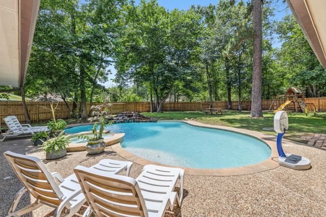 129 N Rainbow Ridge Circle, The Woodlands, TX 77381