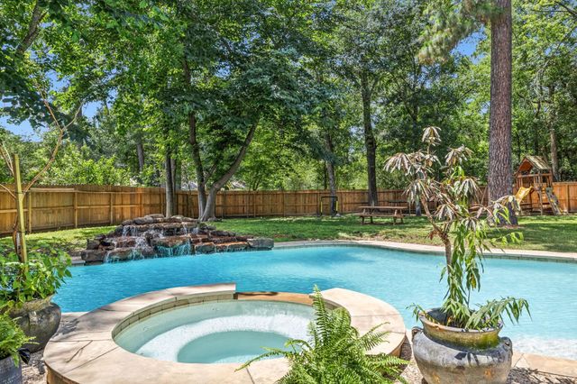 129 N Rainbow Ridge Circle, The Woodlands, TX 77381