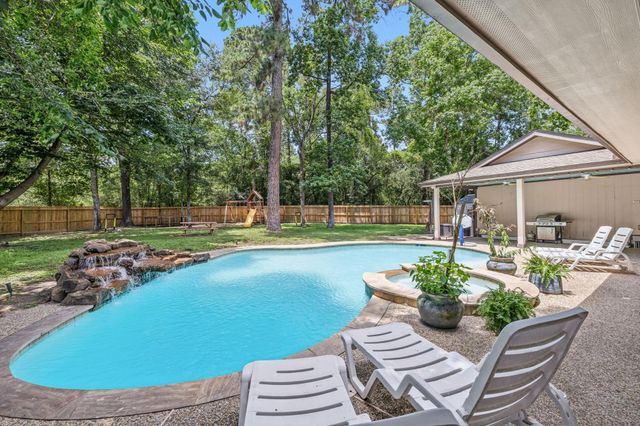 129 N Rainbow Ridge Circle, The Woodlands, TX 77381