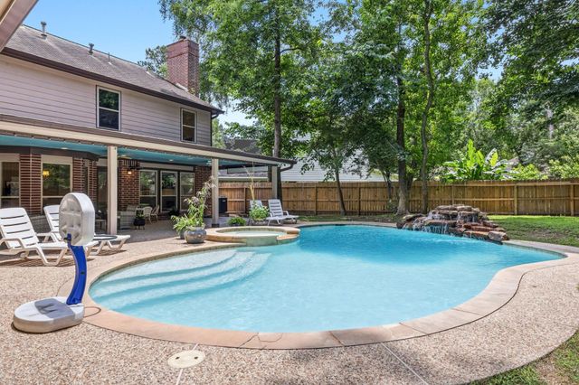 129 N Rainbow Ridge Circle, The Woodlands, TX 77381