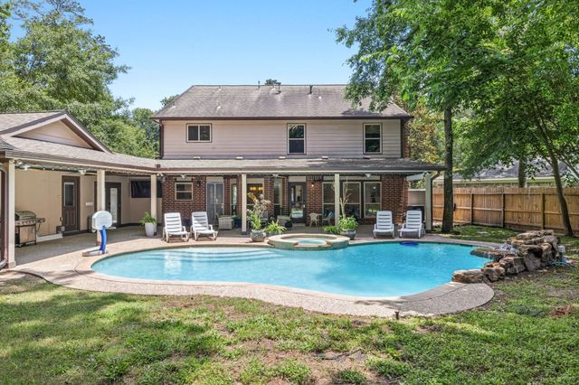 129 N Rainbow Ridge Circle, The Woodlands, TX 77381