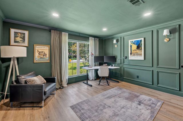 129 N Rainbow Ridge Circle, The Woodlands, TX 77381