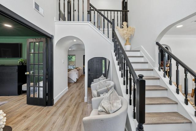 129 N Rainbow Ridge Circle, The Woodlands, TX 77381